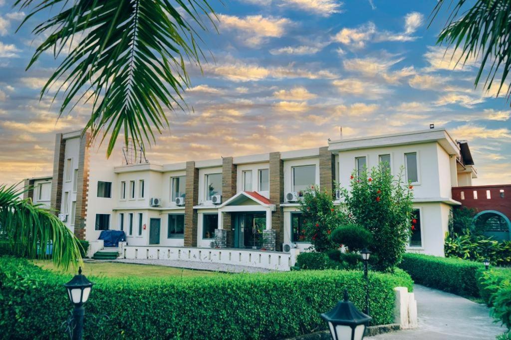 5 Senses Corbett Richness Luxuries Resort ! Destination Wedding & Corporate Events Рамнагар Экстерьер фото